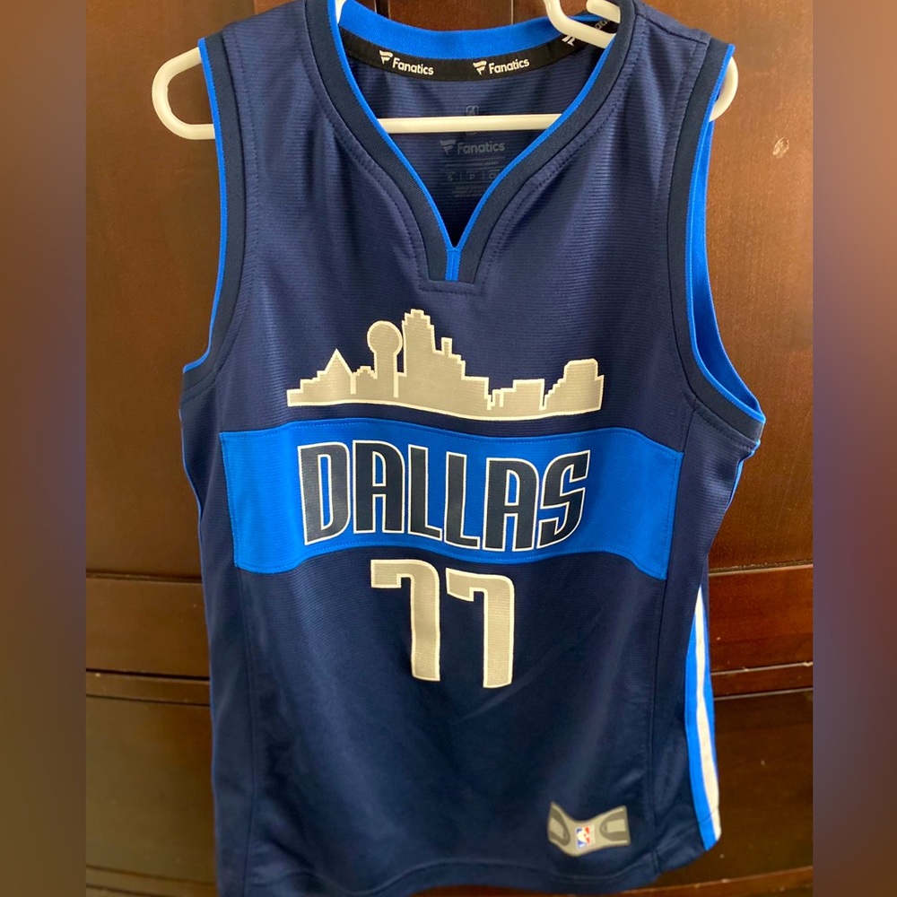 Dallas Mavericks Small Youth Jersey- Luka Doncic